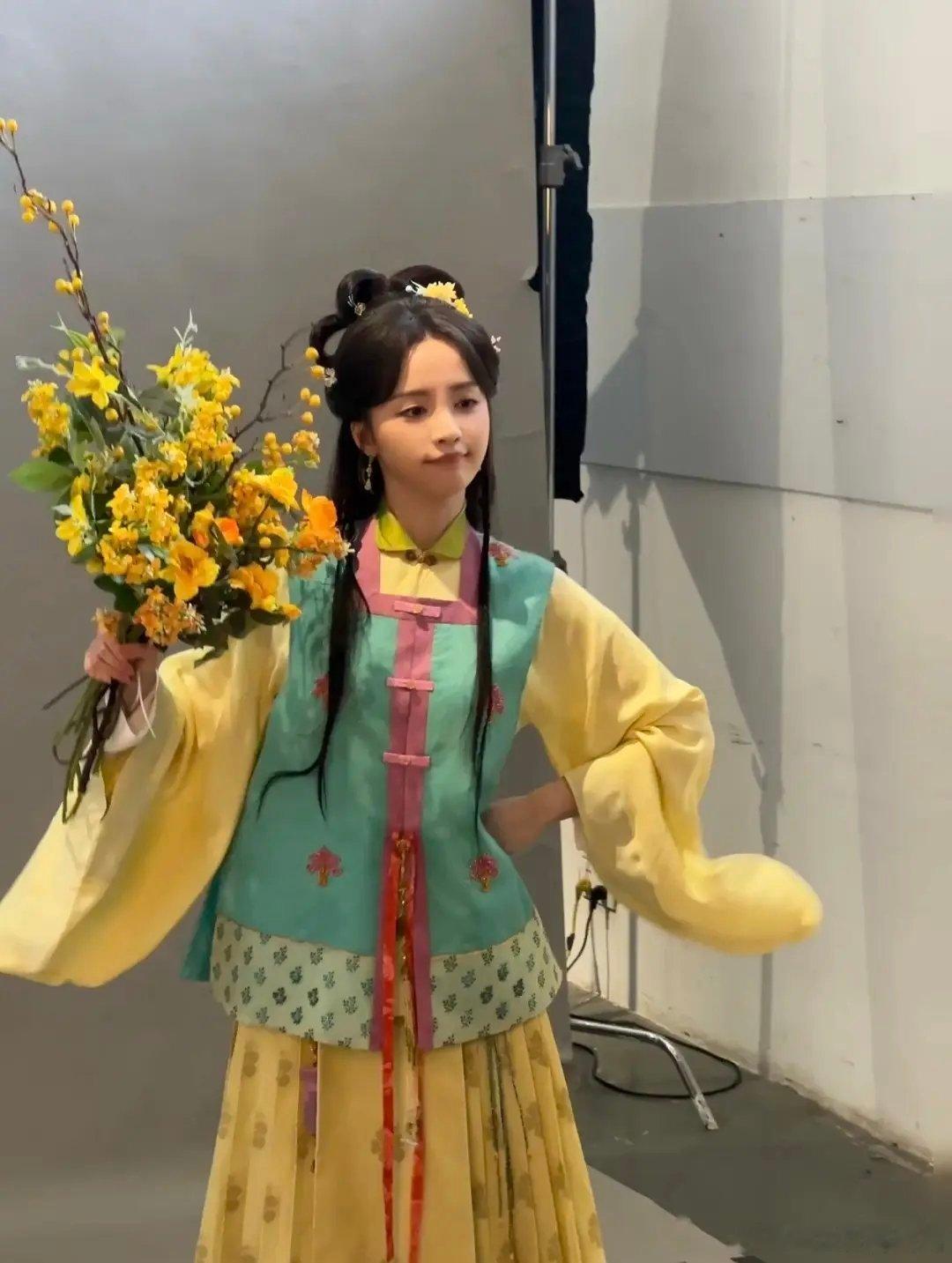 宝珠女配柯颖的定妆造型，感觉这个剧组穷穷的