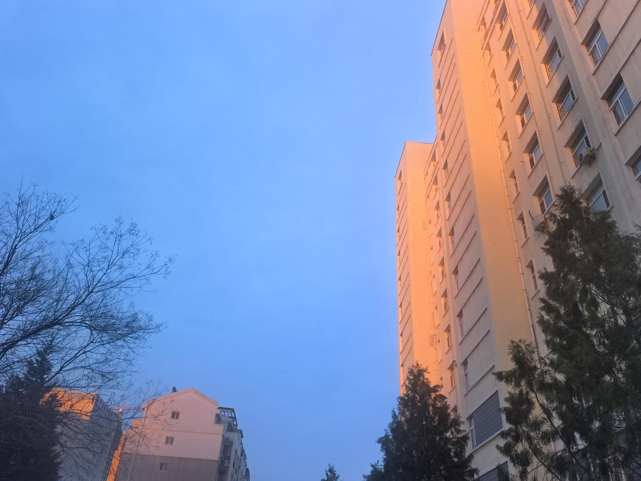 有人说:“永远别将希望寄予他人，无论爱情还是友情。自身黯淡，爱情难有归途；自身平