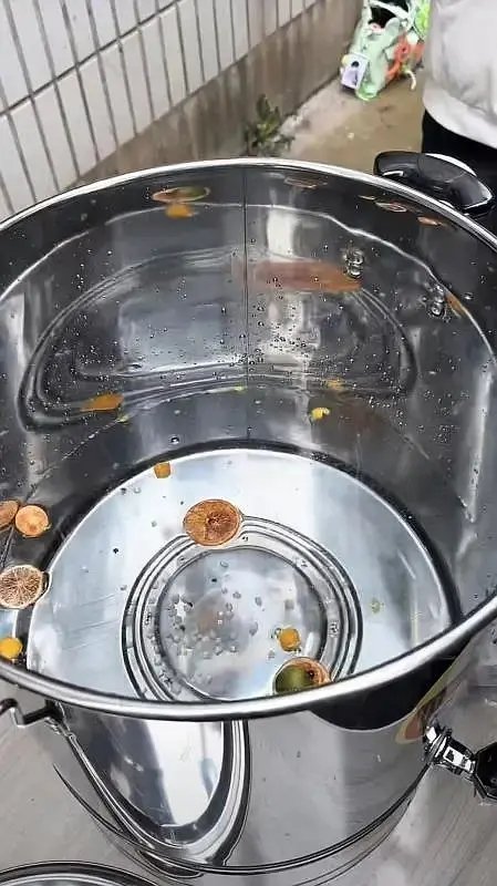 某男208请粉丝喝果茶，食堂阿姨看了都会心疼的地步😂 