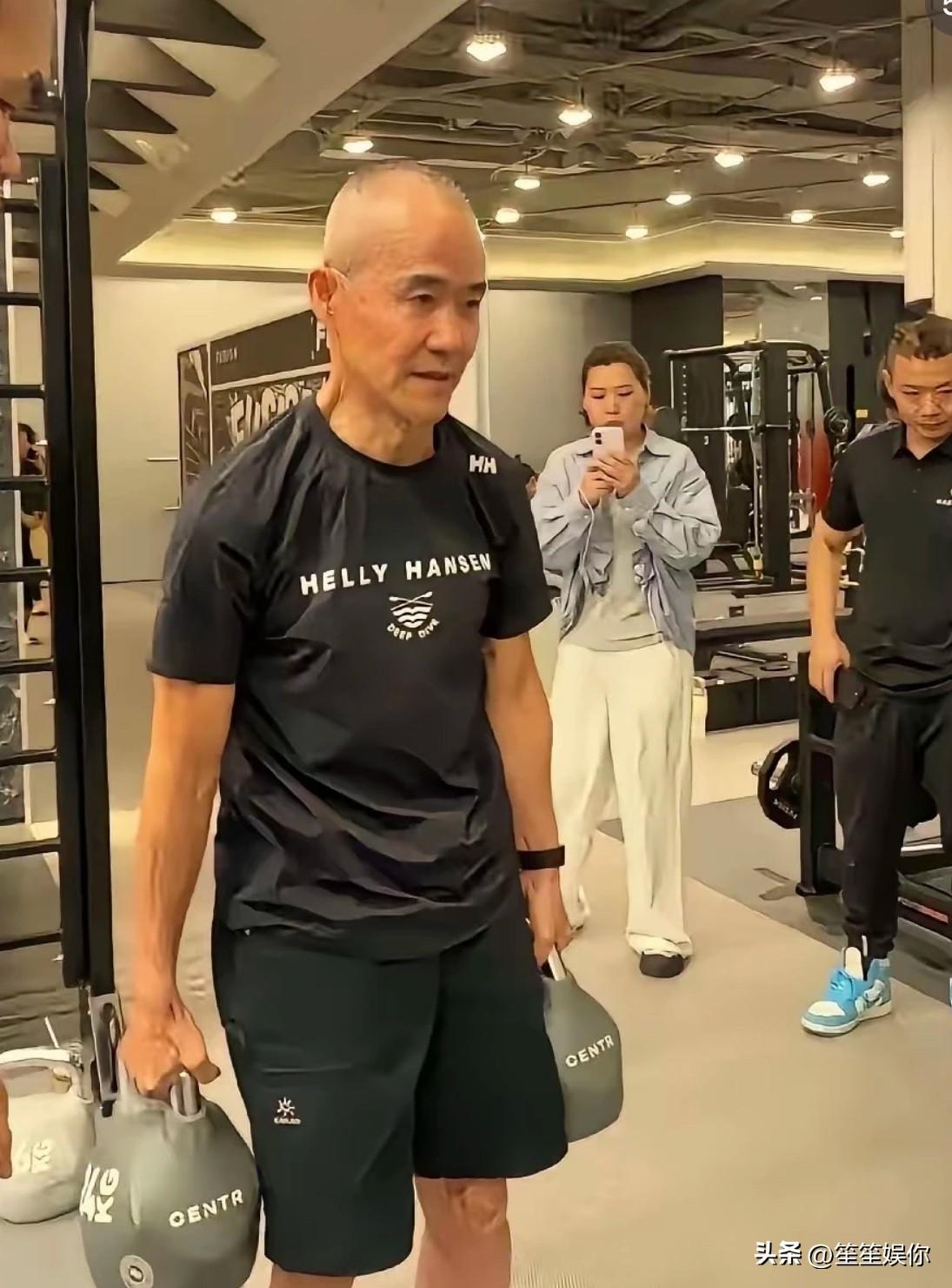 王石是80年代的企业家，他谨小慎微的为人处世准则就是那时候锤炼出来的。宝万之争是