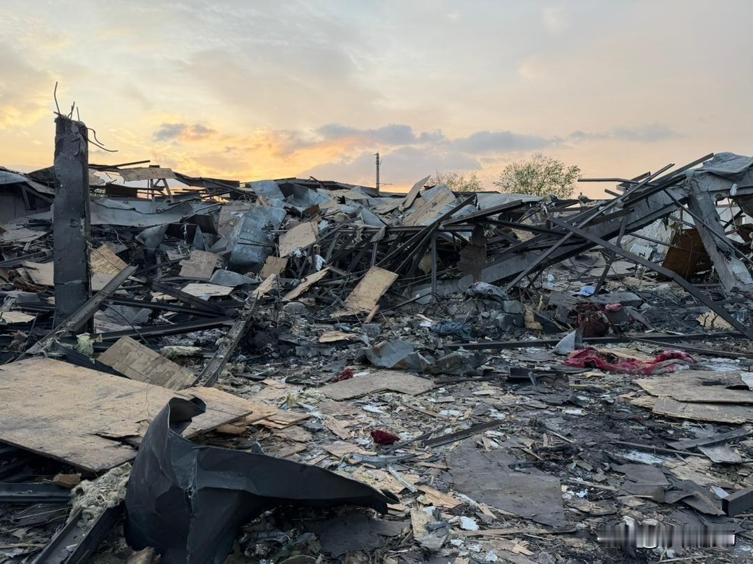 塔利班政府发言人：巴基斯坦昨晚袭击了首都喀布尔的一个戒毒中心，造成400人死亡，