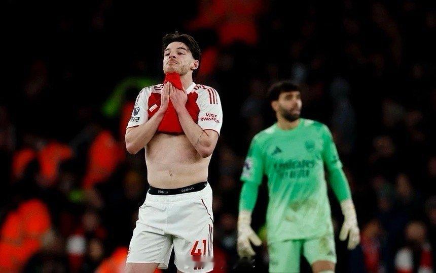 据《邮报》报道，前曼联名将斯科尔斯近日语出惊人，称阿森纳本赛季若夺得英超冠军，可