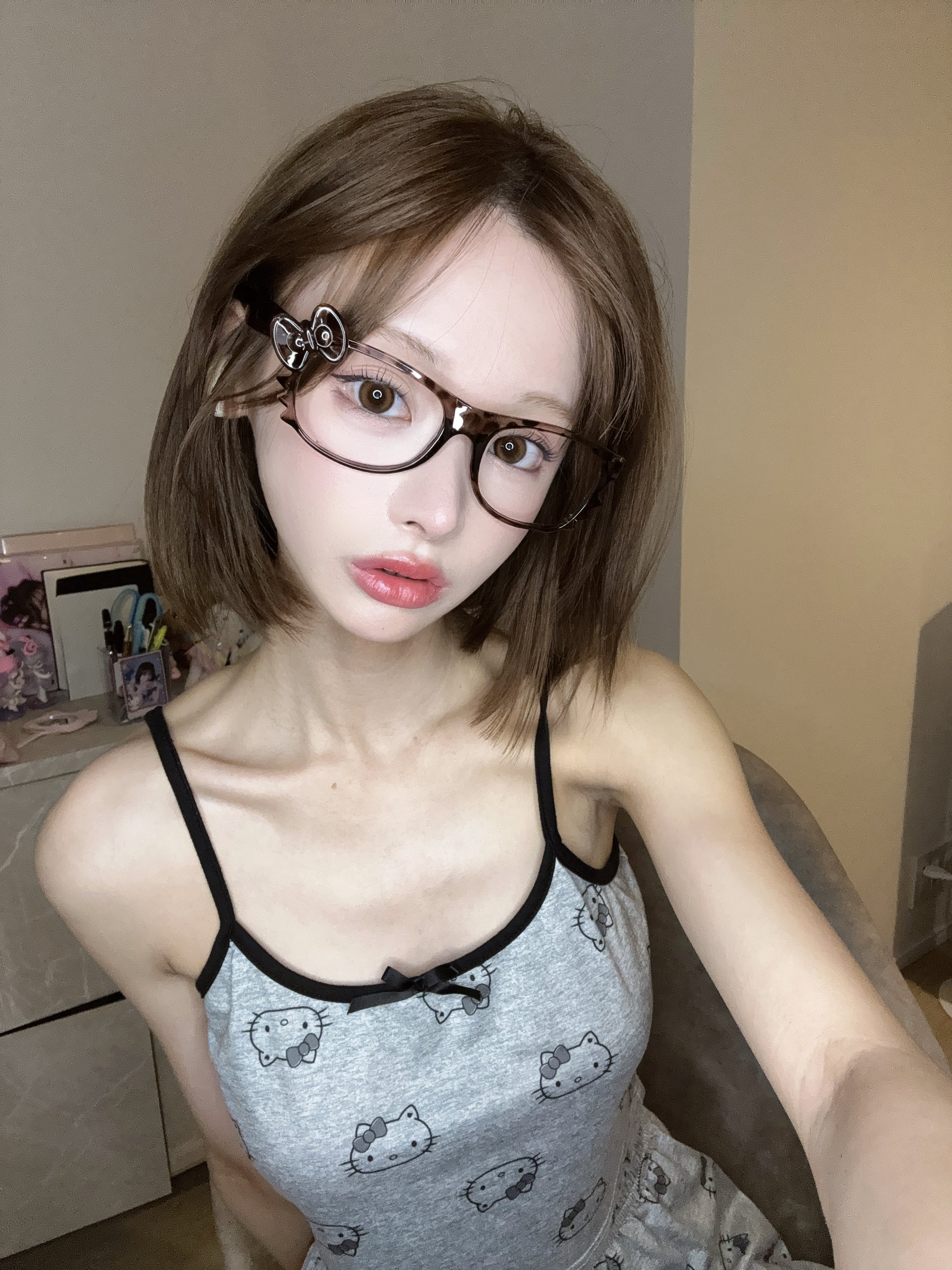 关于日本女孩 mina 直播自缢的事情，看完了完整的时间线后，我也满是心疼与无助