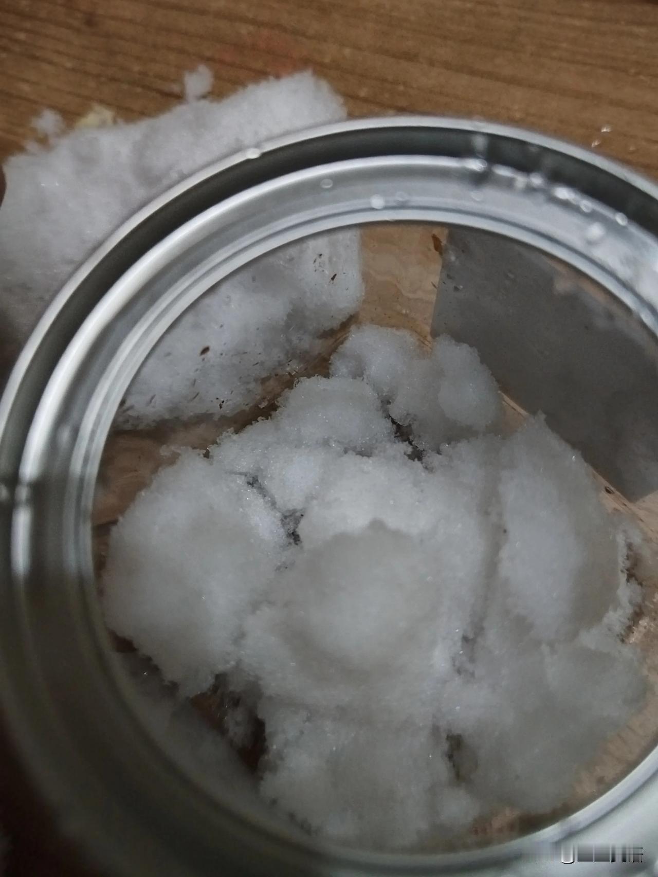 今天才明白妙玉收集梅花上的雪，用来泡茶，不是她品格清高，实乃那个年代的雪下得大，
