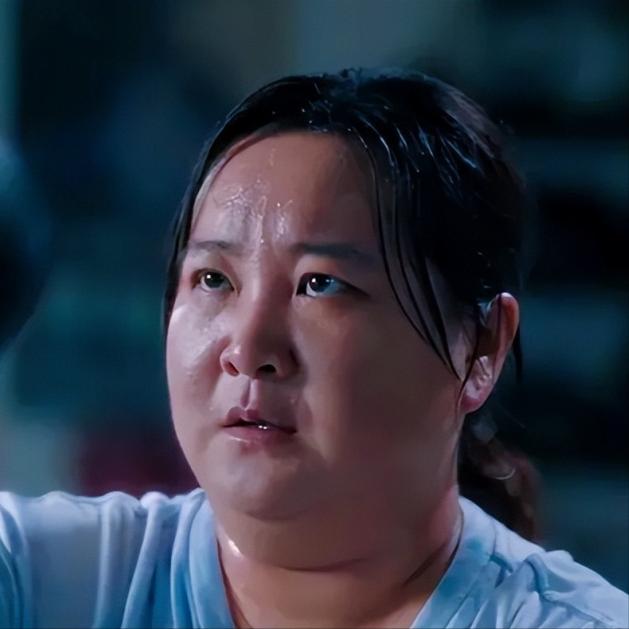 演员，贾玲说，我姐呀，就是个势利眼，我没红的时候，她嫌弃我胖，有一次我上厕所，她
