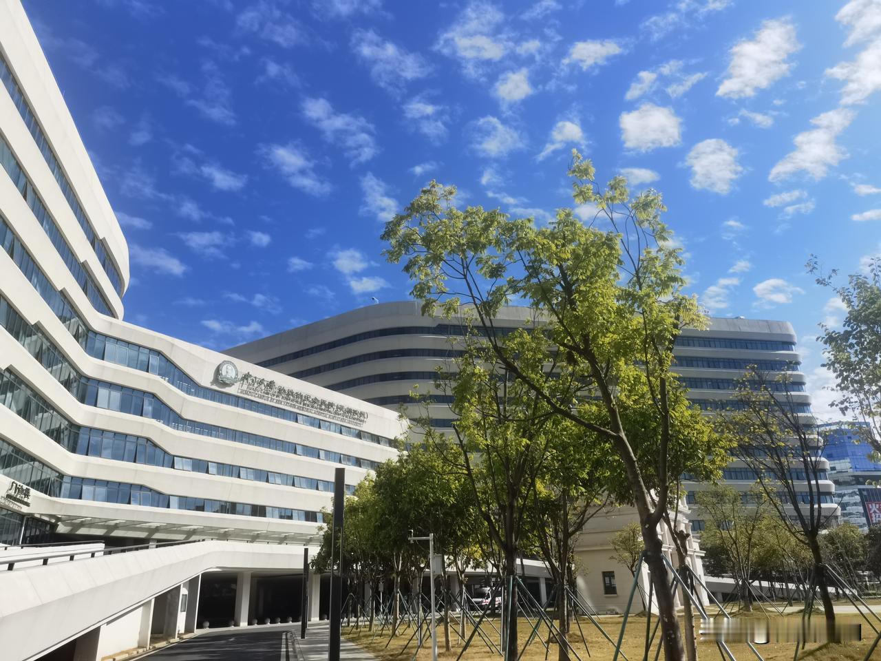 分享一张随手拍下的天空这应是花都区最佛系的一家公立医院，周末竟不接诊！