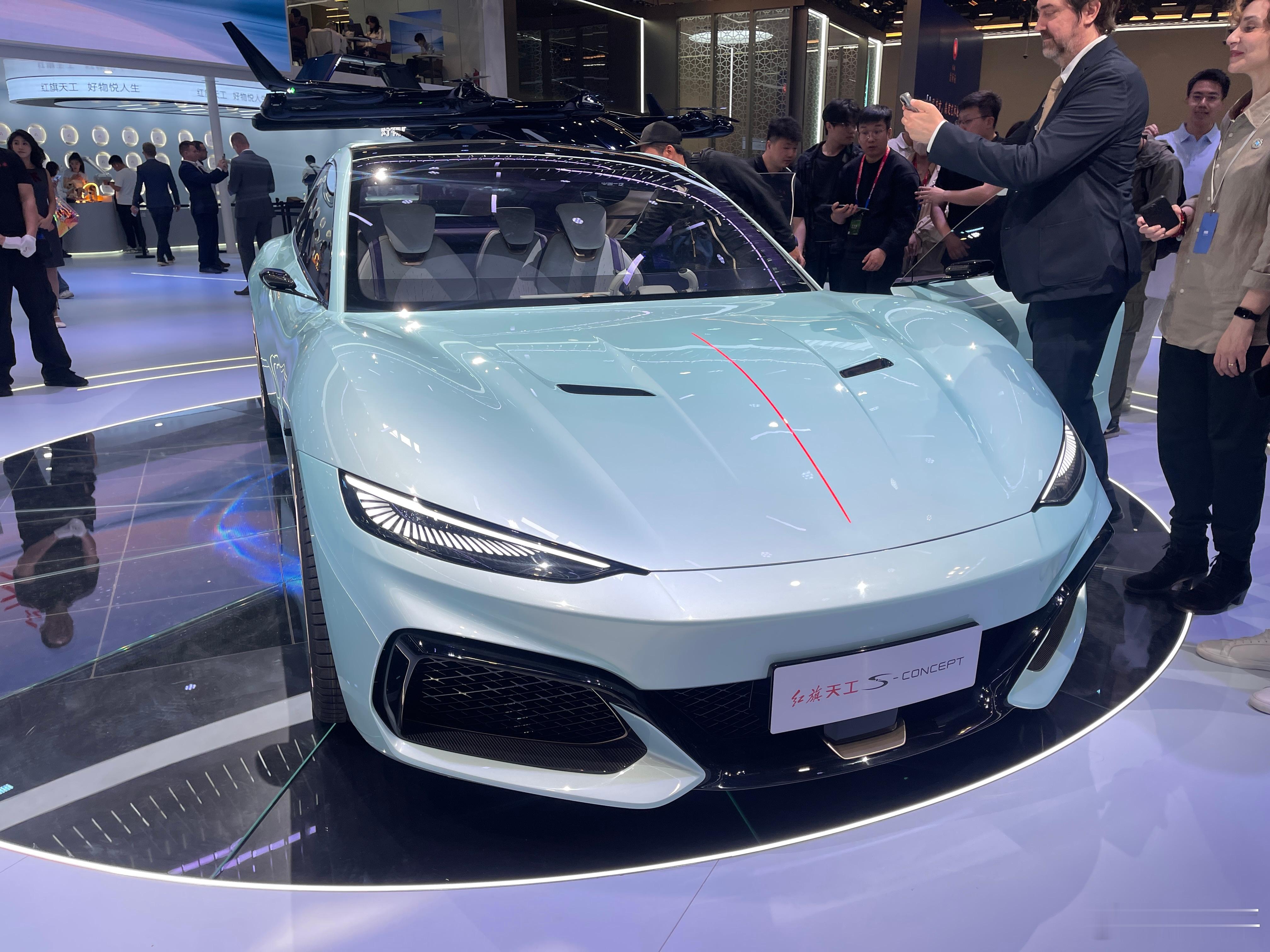 还别说，这车舱内真是帅的离谱，科技感扑面而来。2026北京车展新能源汽车