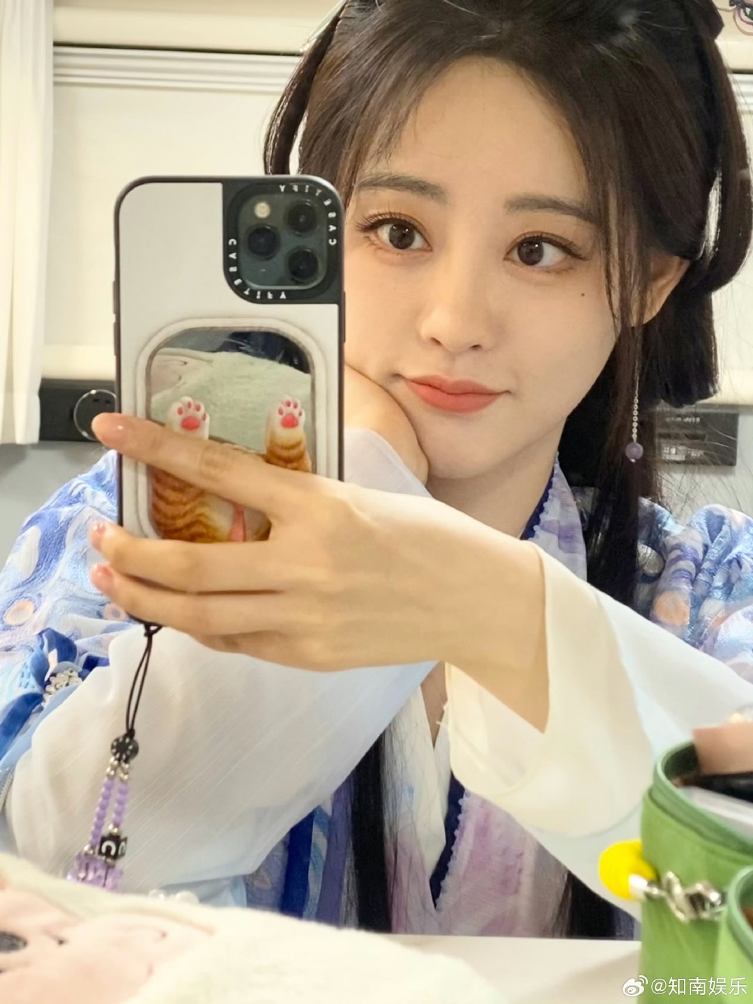 姐姐如果有自拍的话就都发出来吧，真的好美，让人好期待！ 