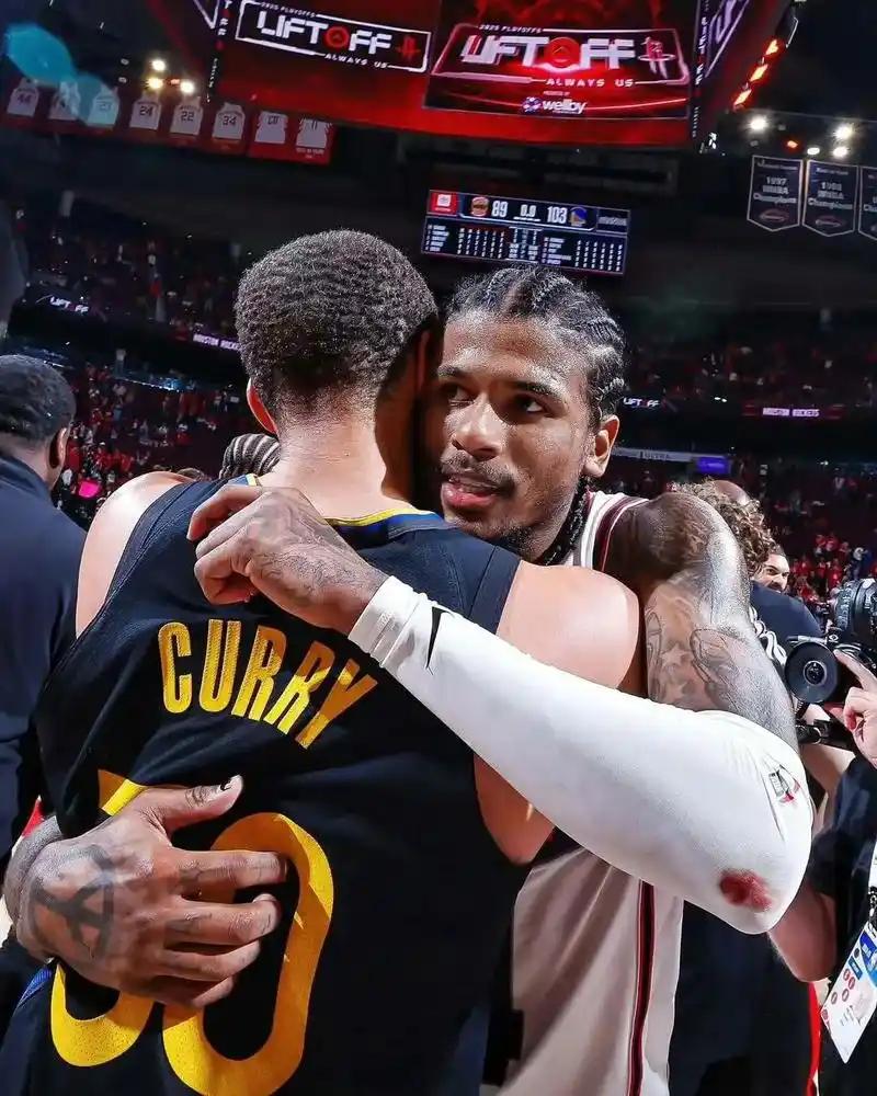 杰伦-格林报了去年火箭抢七输给勇士的一箭之仇，去年的时候，季后赛，火箭对阵勇士的