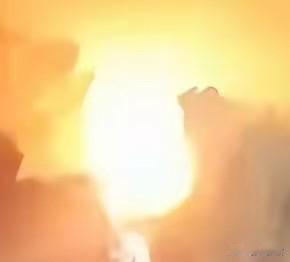 沙特高兴了吧！满意了吧！自己的炼油厂被炸了吧！

7月25日，胡塞武装动手了。一