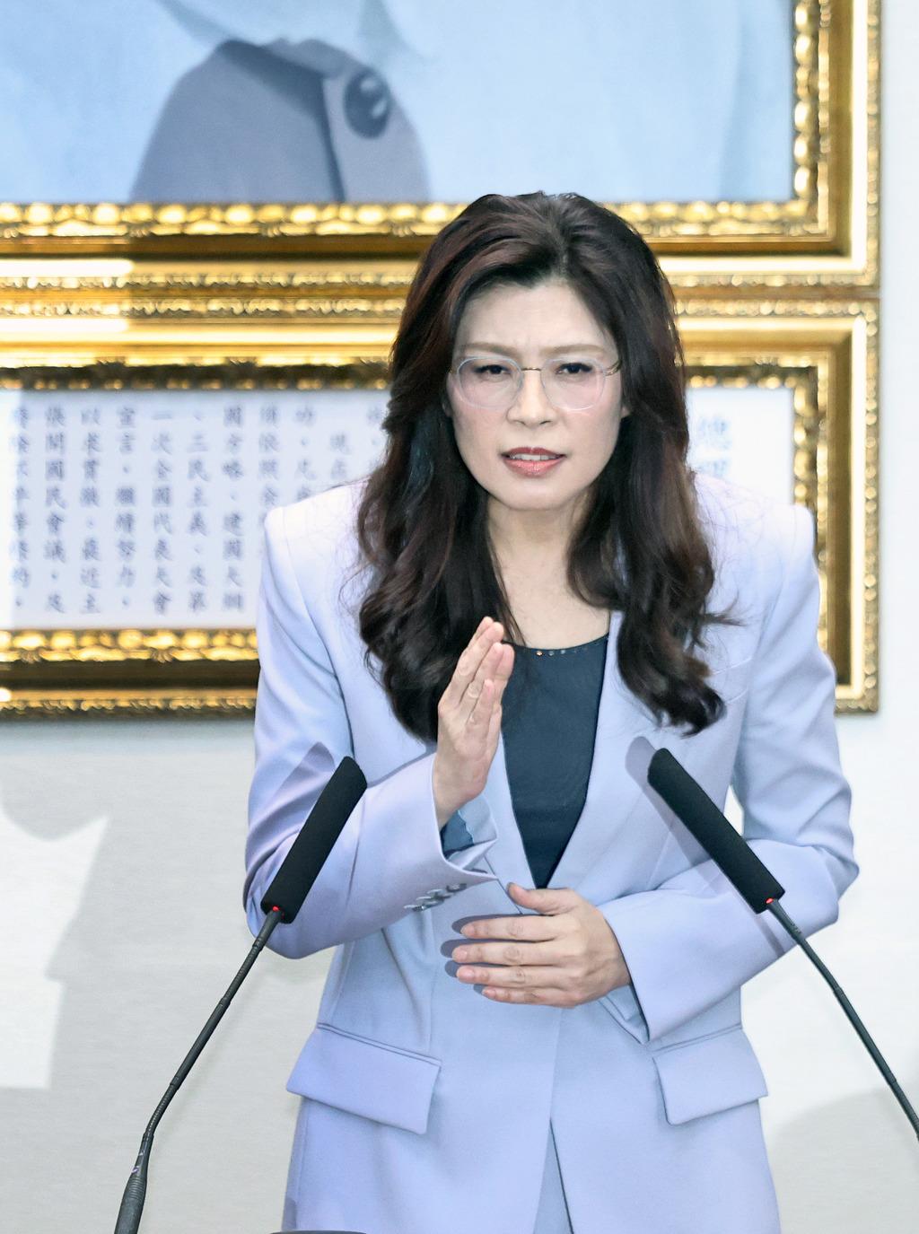 赖清德喊“认清中国” 郑丽文：别情绪动员 务实处理两岸关系
针对赖清德原定出访斯