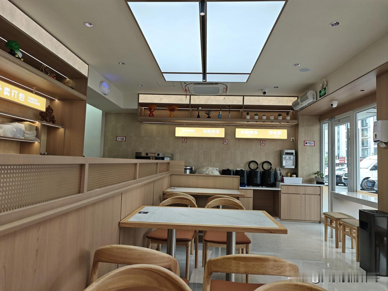 为什么昂贵单品反而最赚钱？在餐饮定价中，那个高得离谱、几乎没人点的“镇店之宝”，