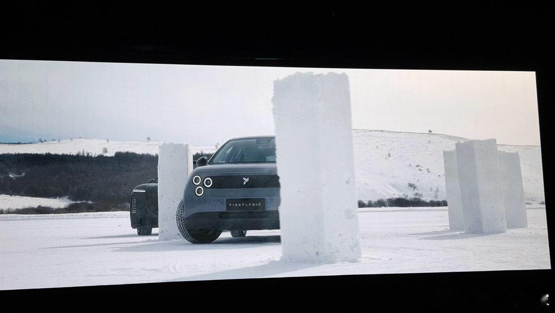 一说转弯半径，很对品牌都喜欢拿mini和smart做对比。蔚来就不用，自己家有萤