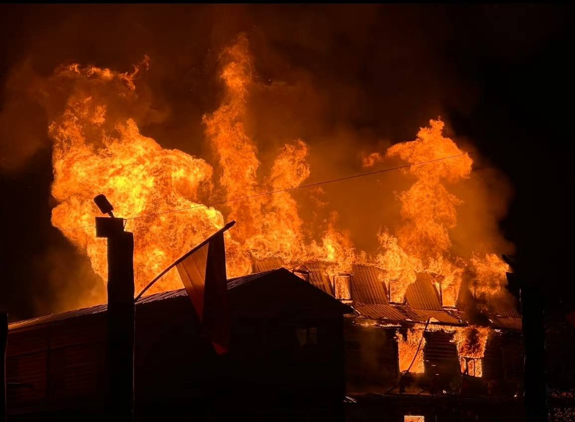 卧床吸烟致母子二人葬身火海最可恨的是电梯🛗吸烟，密闭空间三手烟迟迟散发不了，忍