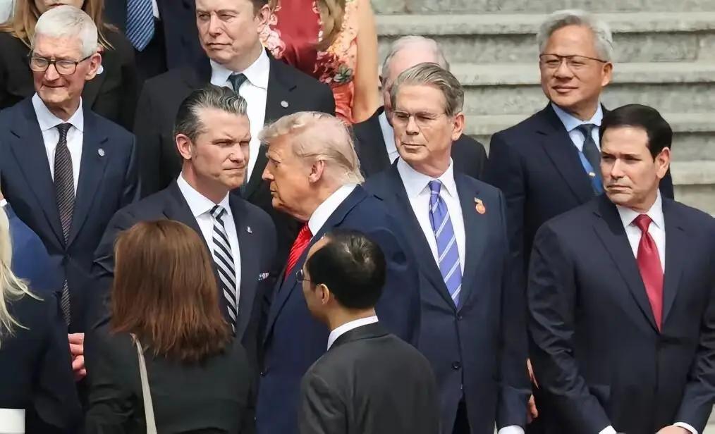 美国财政部长贝森特出来表态了！

5月15日，在接受记者采访时，有人追问：以目前