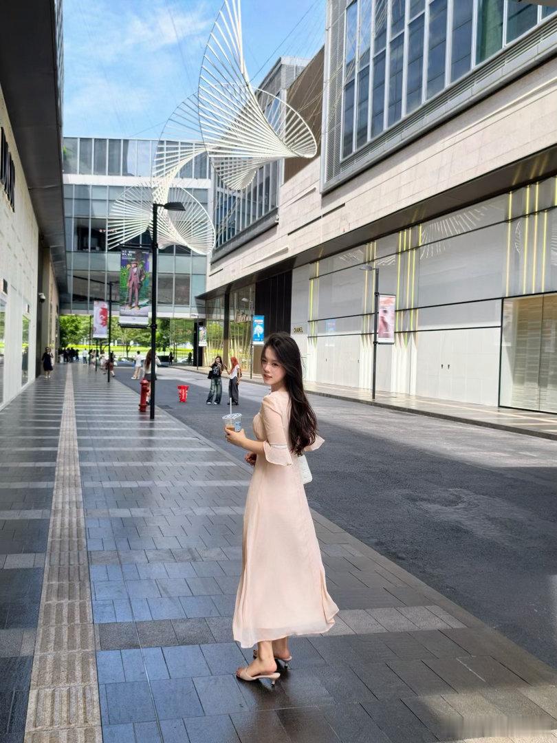 深圳是个好地方 遇到了大美女博主！！！天呐好激动啊！！！就坐我前面！她好香啊[捂