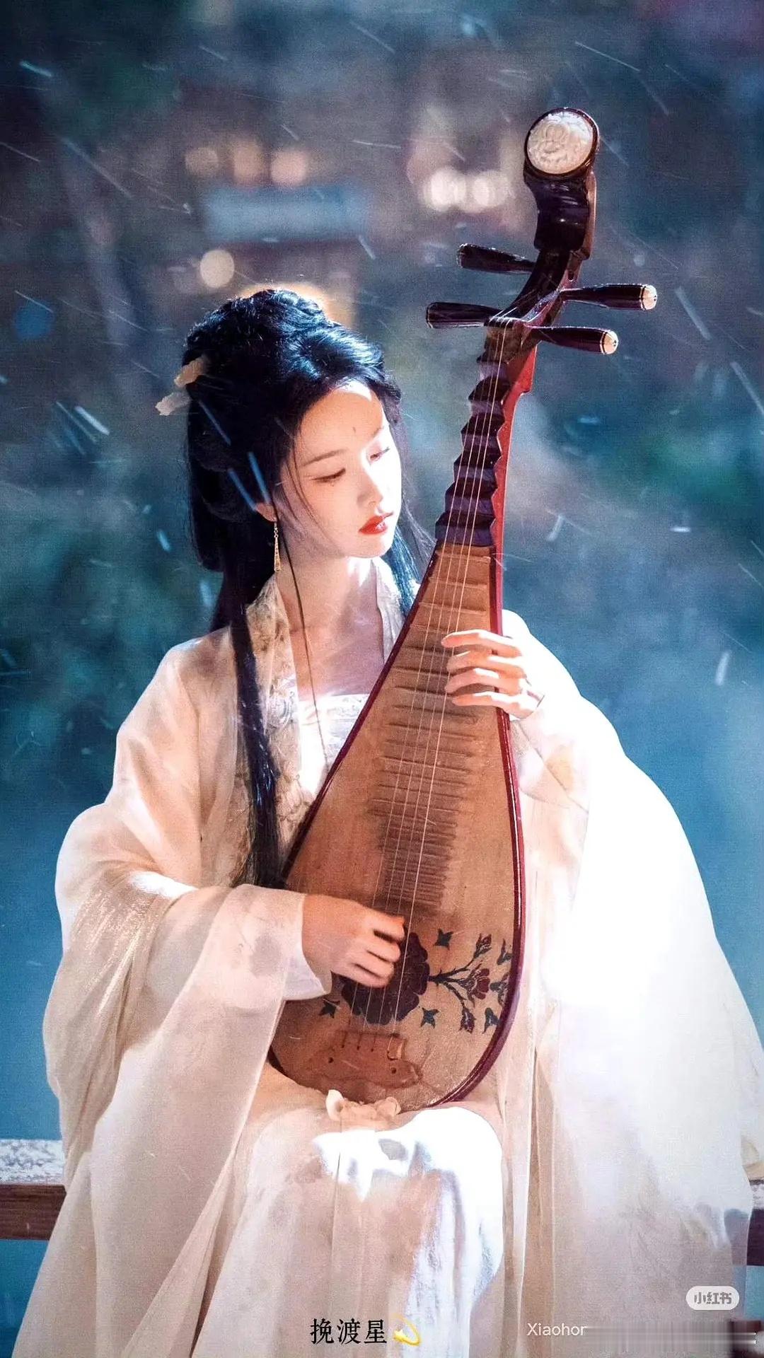 🍉陈都灵新剧和此沙平番。。。抛开别的不谈，还挺有cp感的，糙汉就该配清冷女。。