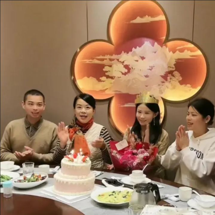 许敏因为“割肝救子”，才发现了养育28年的姚策，不是自己亲生的孩子，在调查之下，...