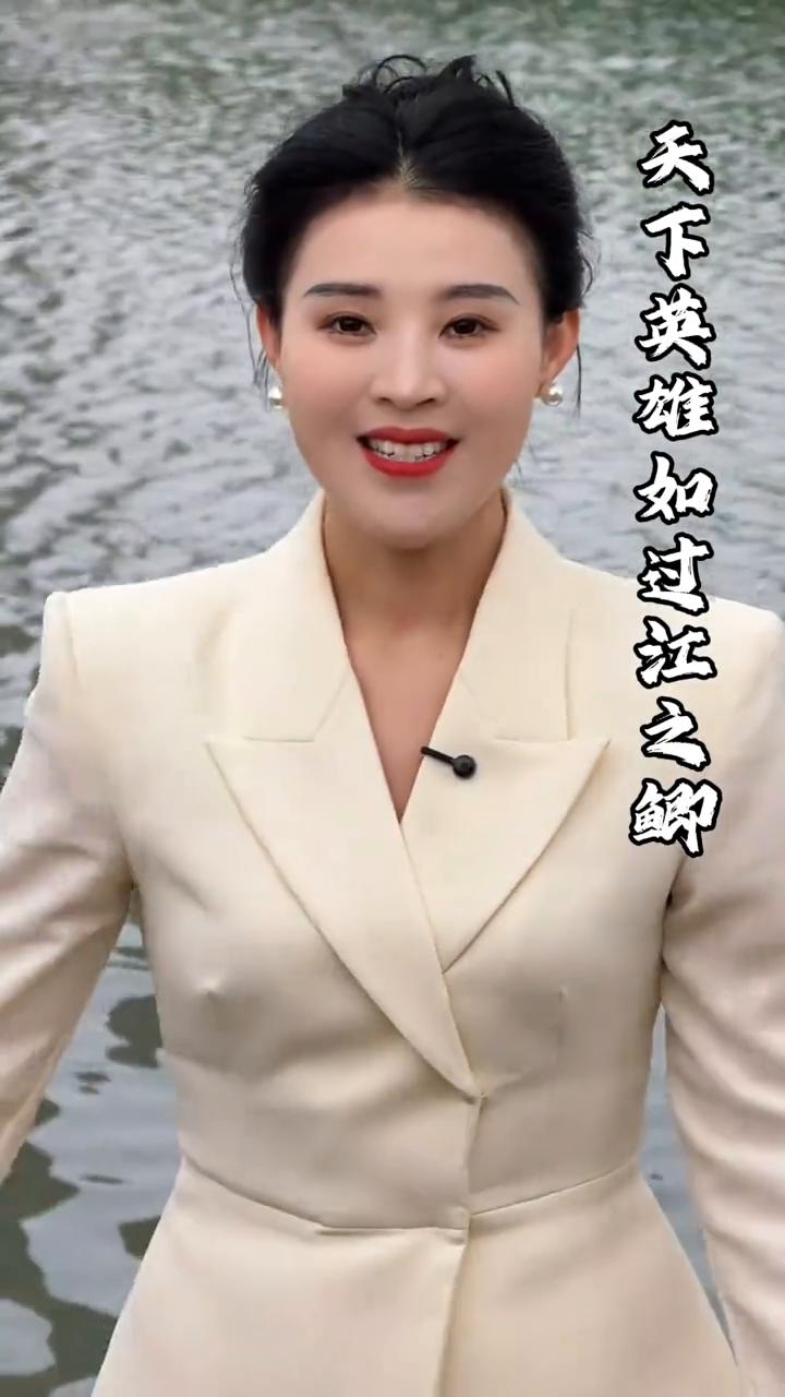 天下英雄如过江之鲫。
先生，这天下英雄如过江之鲫，人中龙凤，尚且举步维艰。我等虽