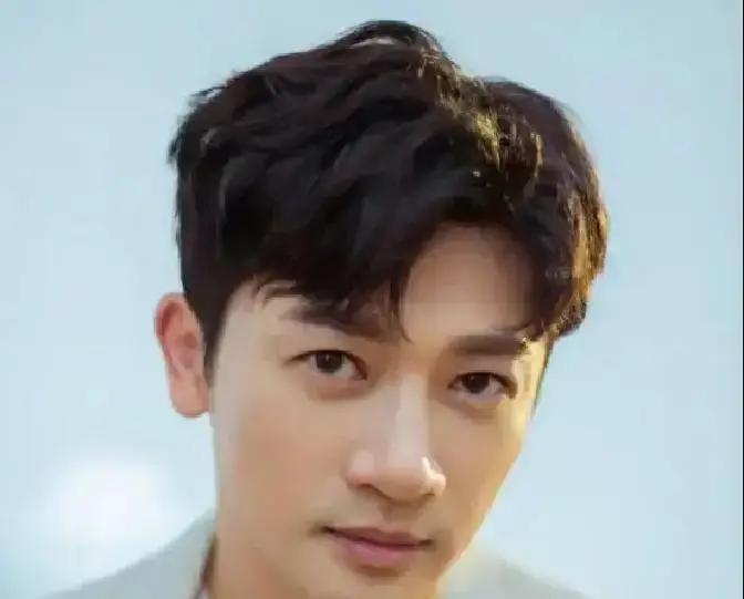 拒演还珠3，他赌断两根肋骨
 
苏有朋把五阿哥拱手让人，转身扎进武当山。吊威亚摔