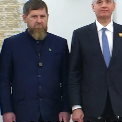 阿联酋总统穆罕默德到访俄罗斯   卡德罗夫紧握双拳
       据俄罗斯通讯社