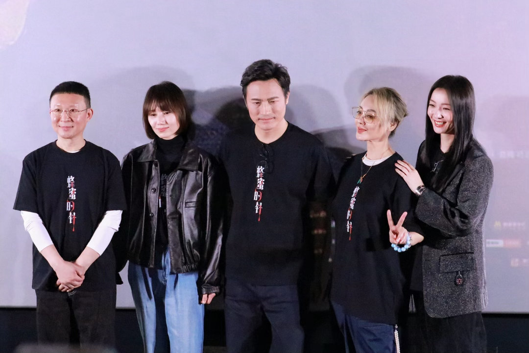 电影《蜂蜜的针》针针见血！时隔十年的活久见，致我们终将逝去的别的爱。电影蜂蜜的针