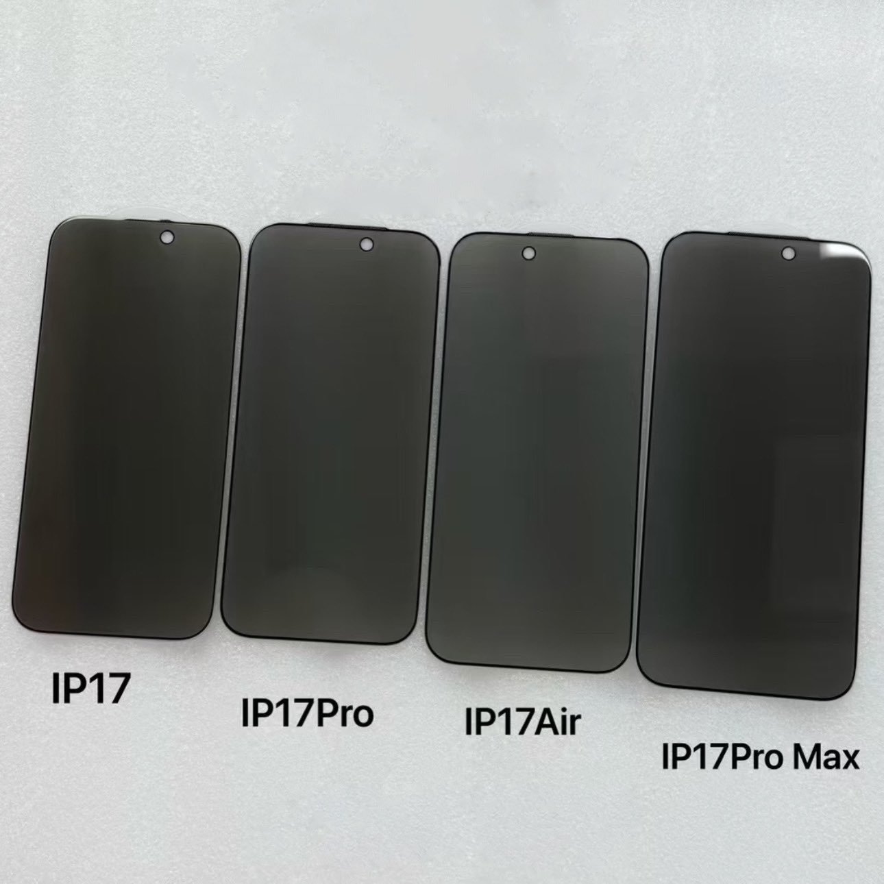 这张图确认了顶部大喇叭只属于 iPhone 17 Pro 和 iPhone 17