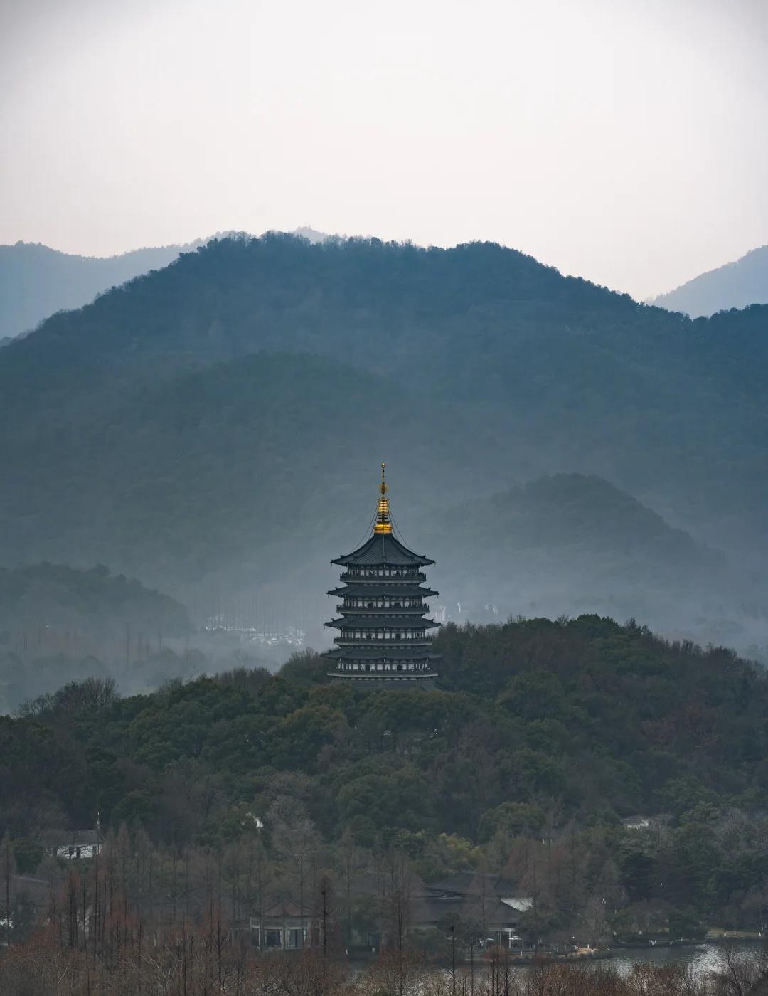 ⛰️城隍阁｜俯瞰的杭州
杭州的老城南适合一个人独步🚶
登顶城隍阁，看看不同视角
