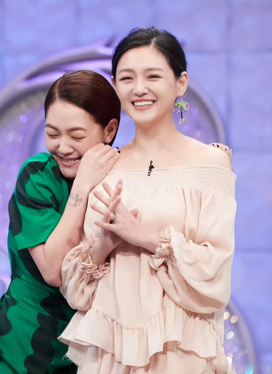 小S复出录节目时，提到姐姐大S明显很自责。她大概也会反复去想，如果当初不是自己坚