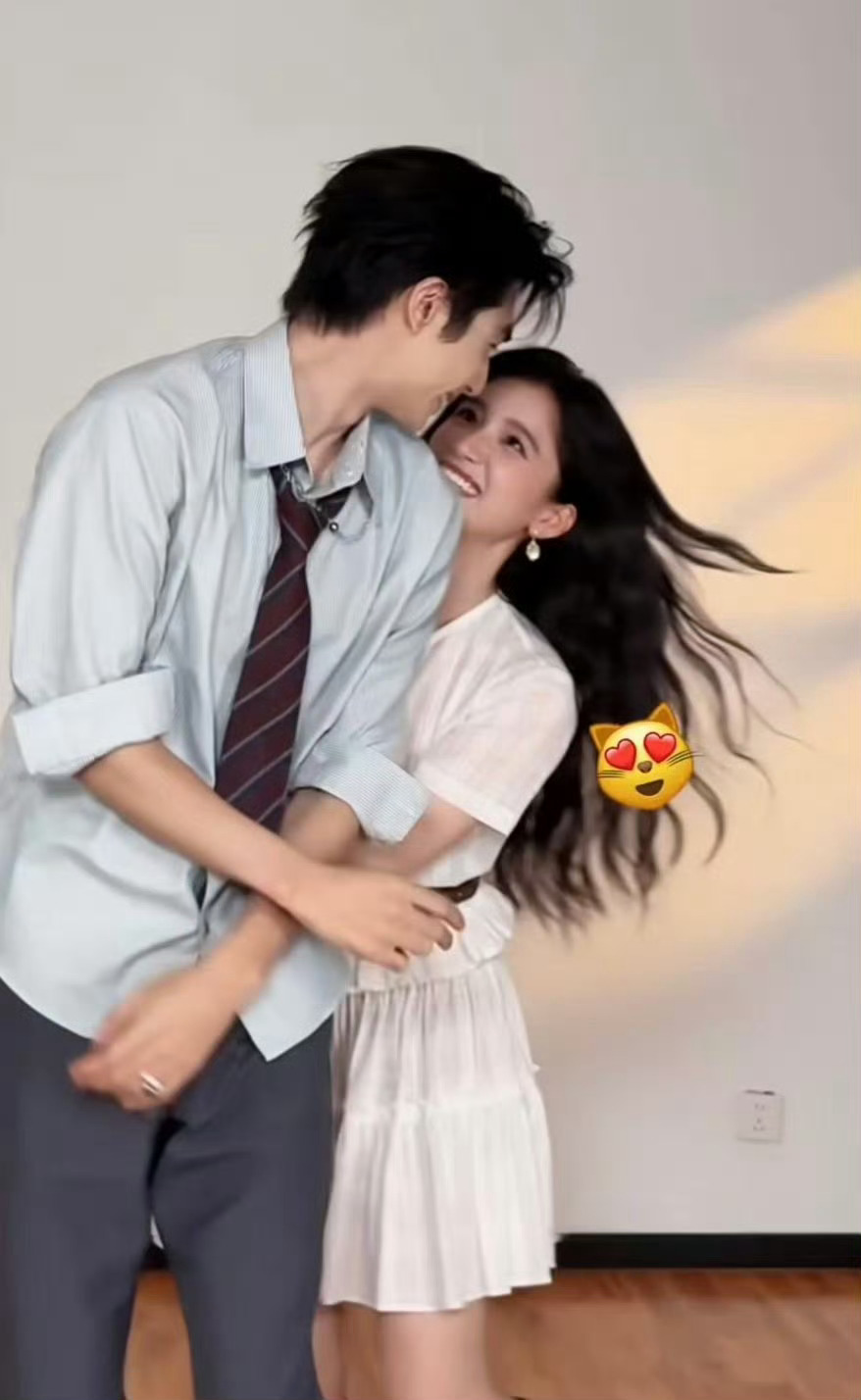 宋威龙张婧仪没站稳这一下好甜呀 