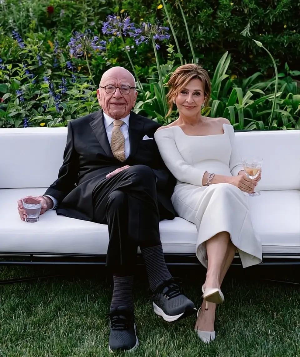 世界报业大亨默多克的五任妻子

他的现任妻子埃琳娜才华与颜值并存，今年6 9岁，