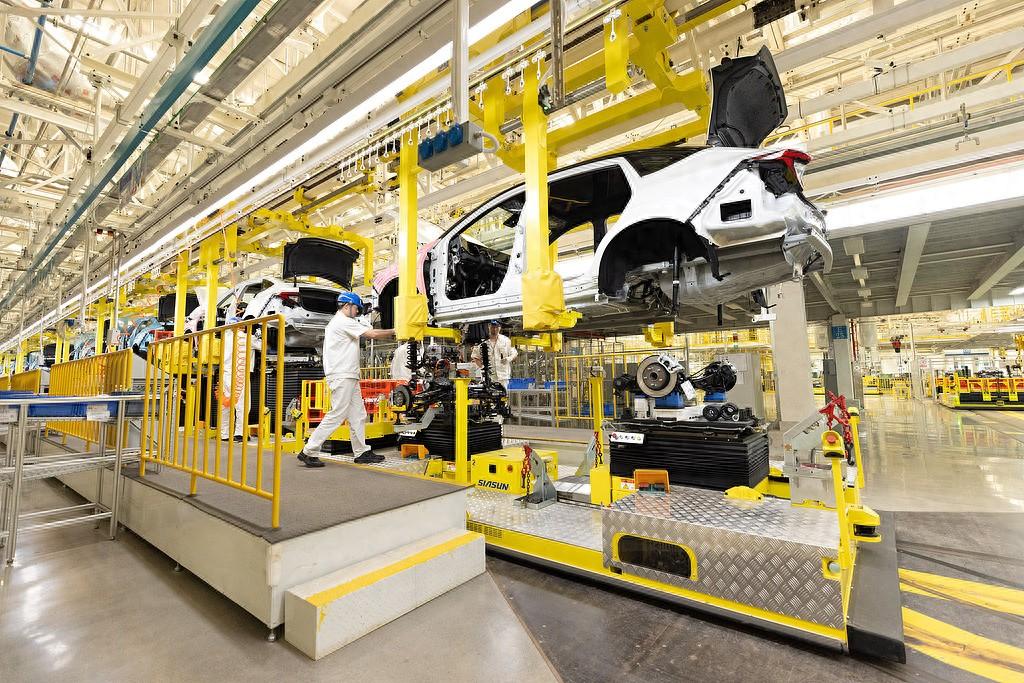 昨晚，和一位在日本的朋友聊天，他透露了2个令人震撼的消息！

第一个是，越来越多