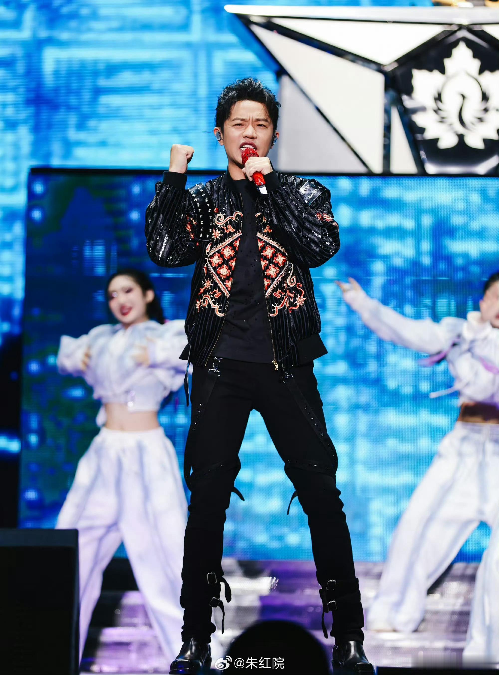【新片资讯】喜剧电影《苍茫的天涯我的爱》 领衔主演：曾毅  白百何  高叶  周