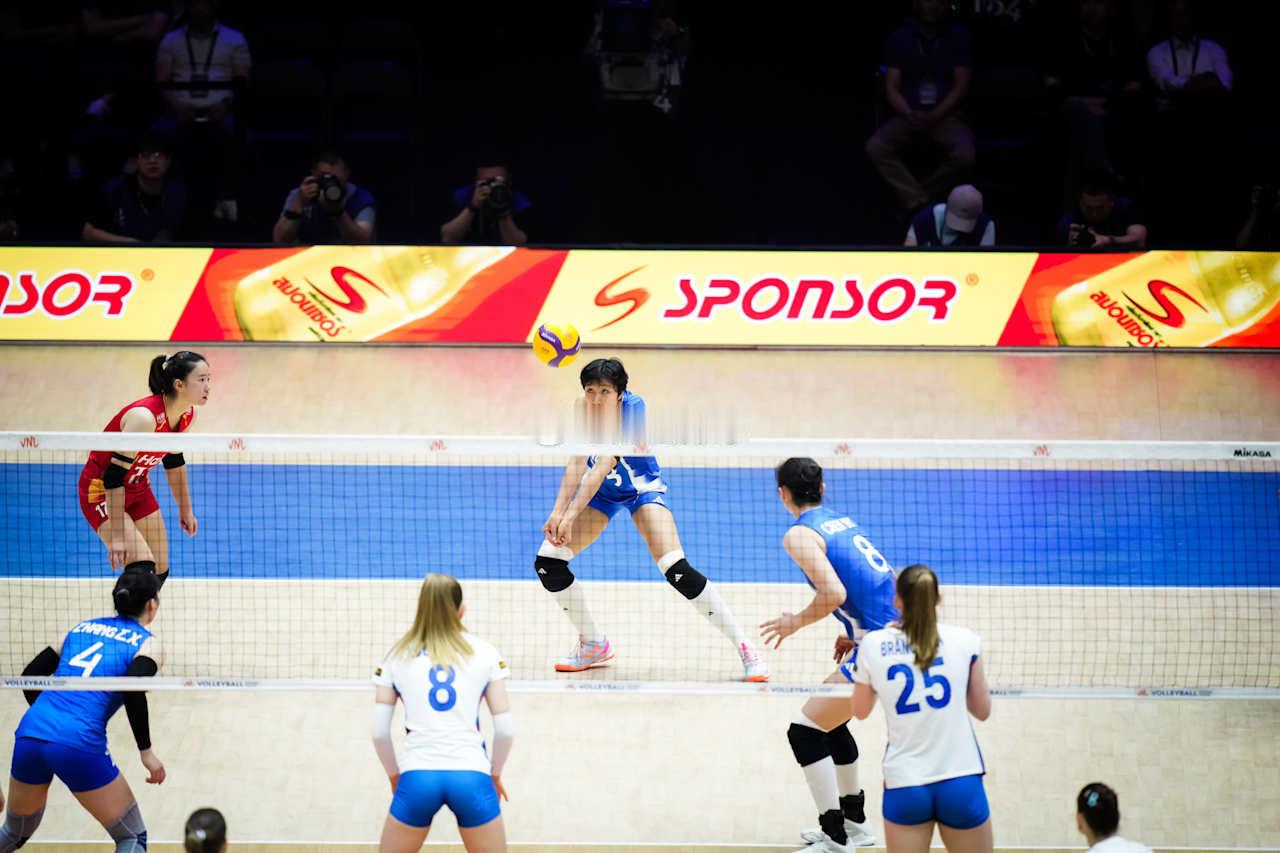 中国女排0-2捷克女排第二局技术统计总得分：20-25进攻：15-18拦网：2-