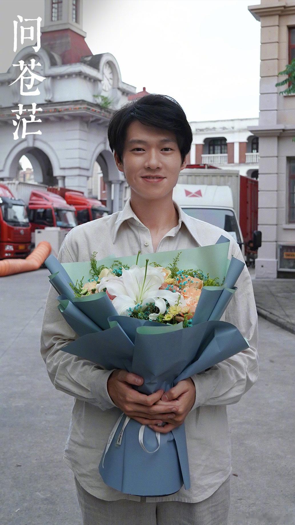 #魏大勋[超话]##魏大勋晒问苍茫杀青照# 当我看到魏大勋的杀青照的时候，我就已