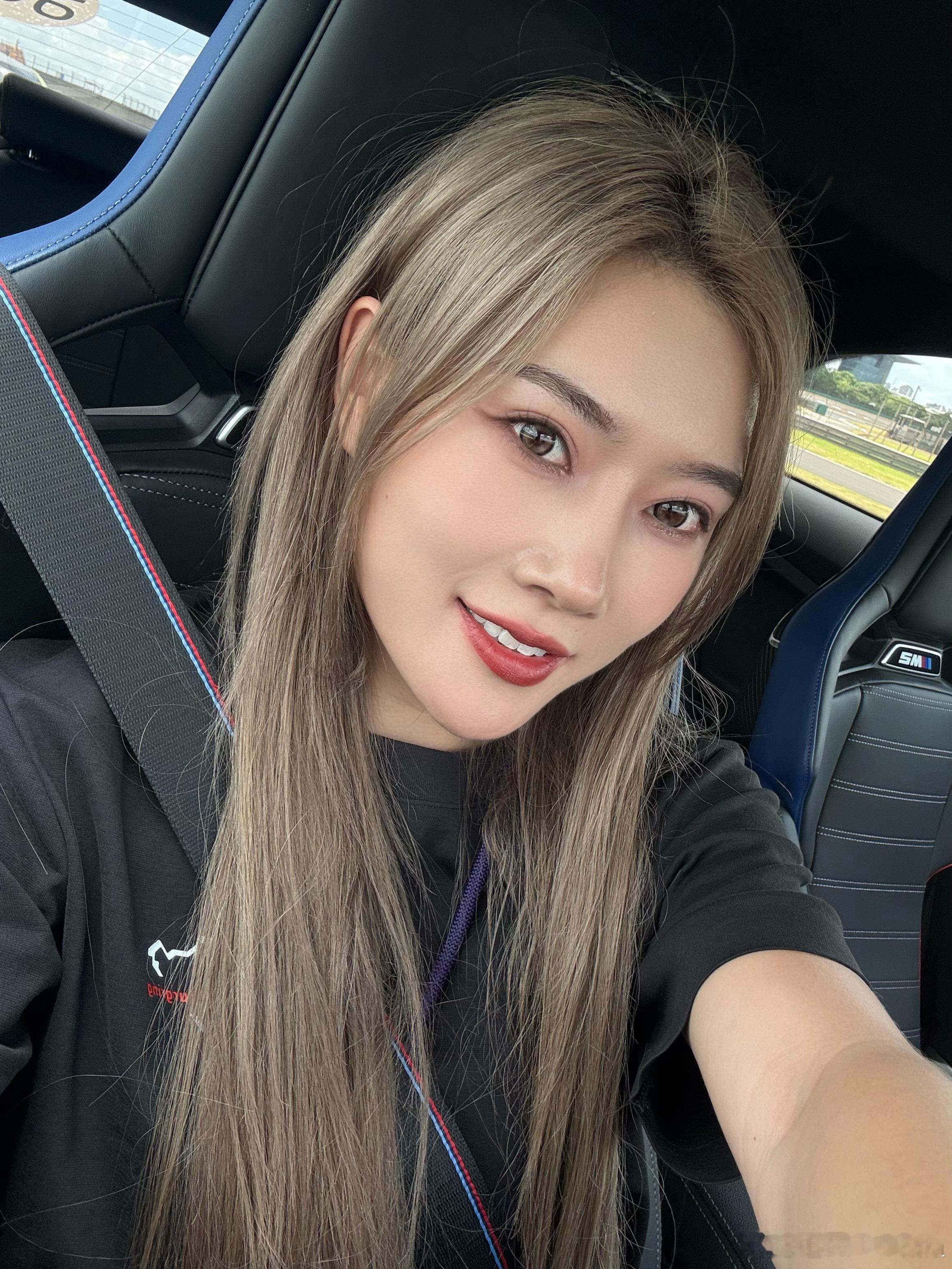mia的汽车日常 太热爱驾驶（开车）了……连续两天5点起来上赛玩M！ 可惜这次我