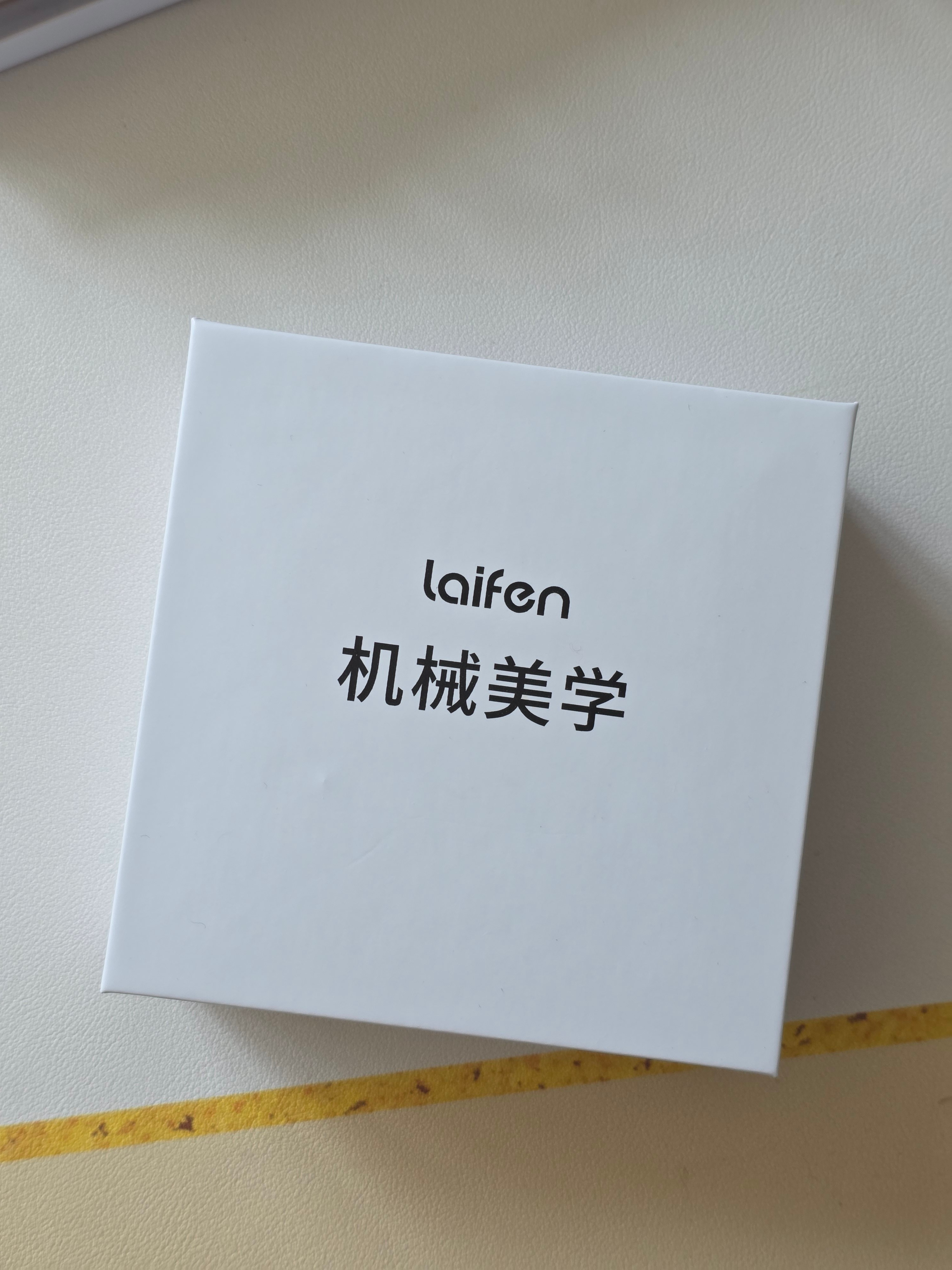 有胡子的看这里。徕芬寄来一个邀请函，是一整块高性能电机，看这个架势就知道，徕芬这