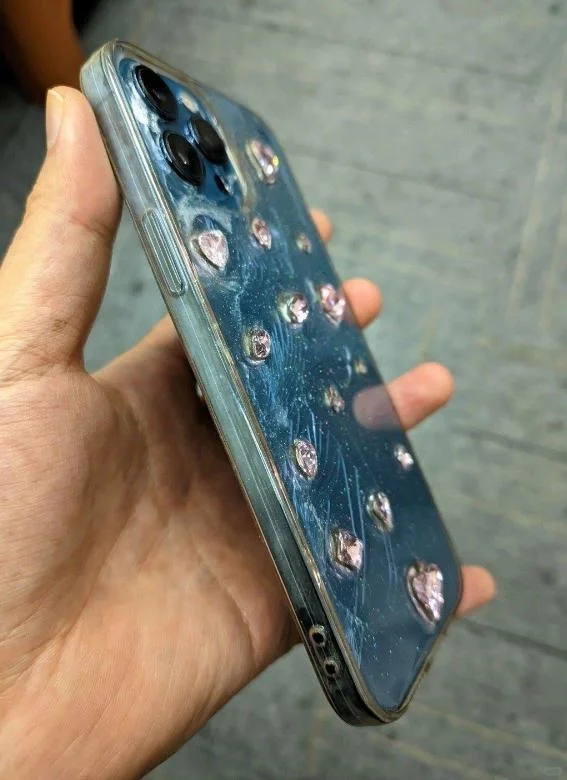 男生应该永远都不会遇到这种情况吧？设计这种手机壳的人估计也没有用脑子仔细思考，这...