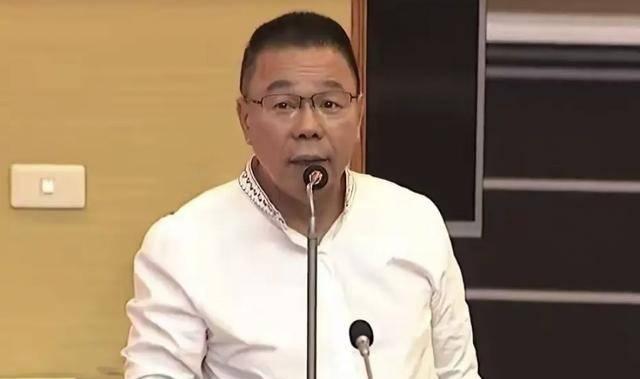 国民党“本土派”议员支持军购，呼吁买有攻击力、吓阻性的武器
国民党籍台南市议会议