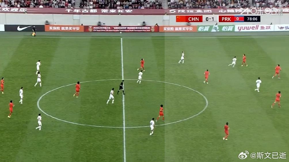 安东尼奥撤下一个中卫，阵型从532变为菱形442，不过两个边后卫被压制得不太敢上