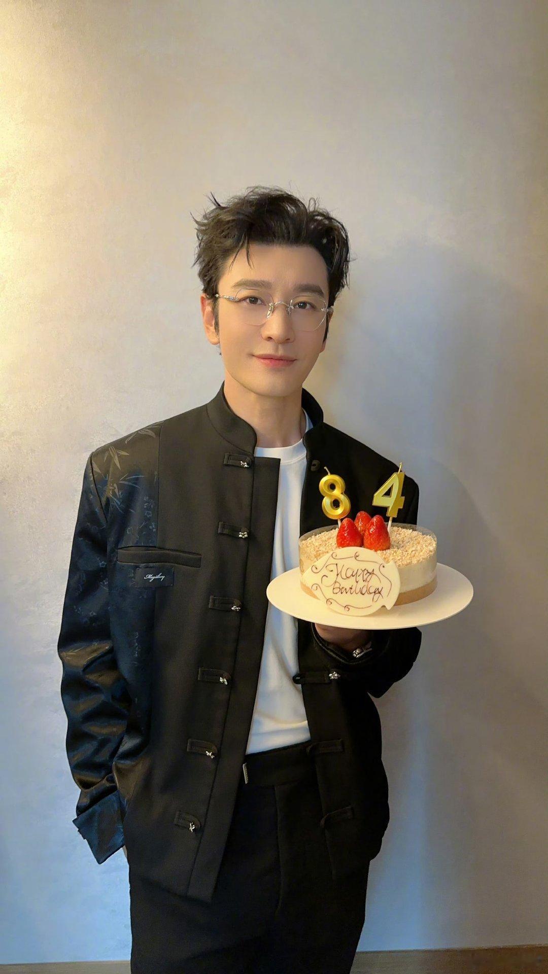 虽有小乌龙，但祝福超真心！祝晓明哥生日快乐，日子舒心，万事皆如意～🎉 