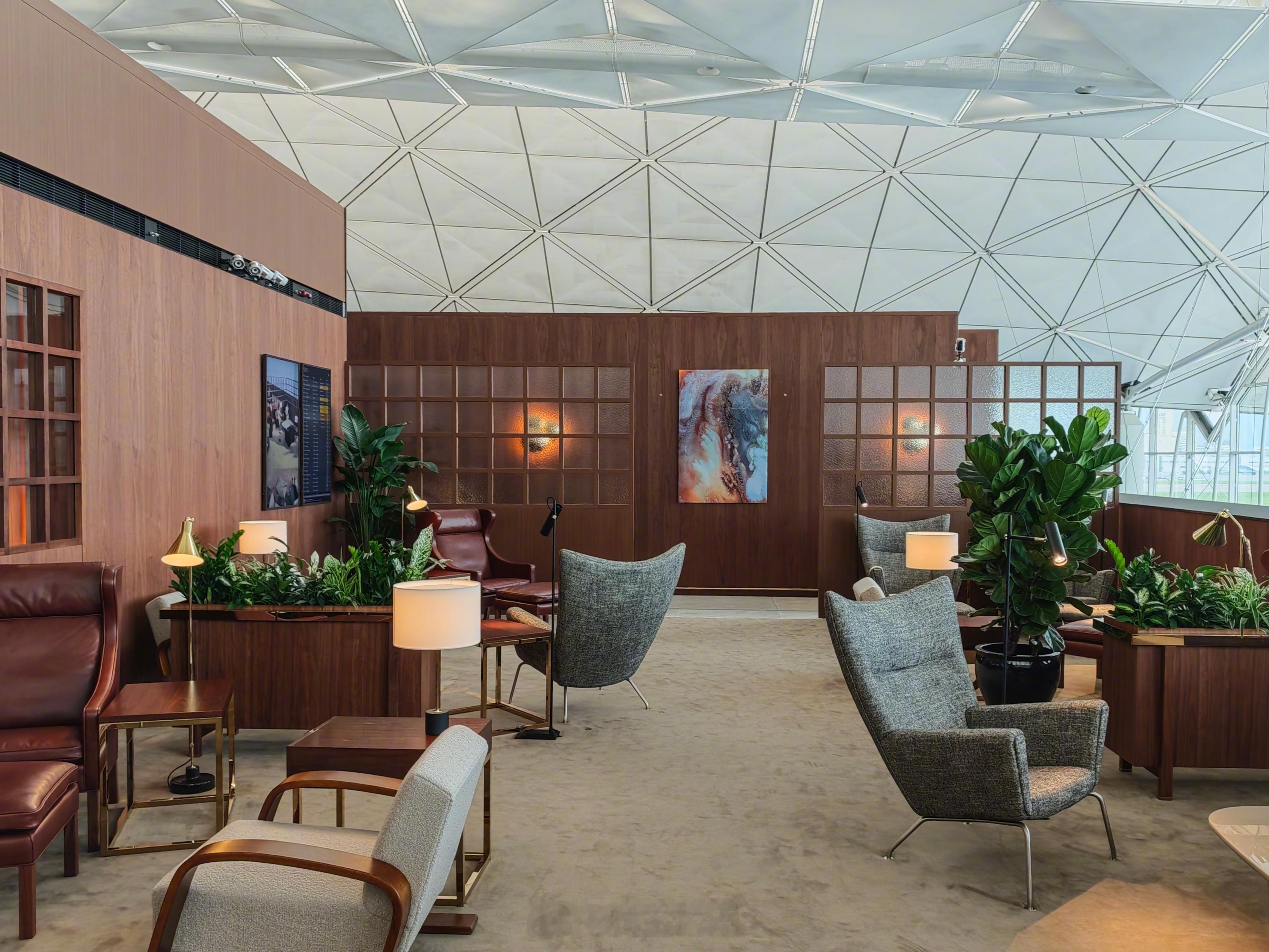 【抢先测评国泰全新寰宇堂头等贵宾室】去年国泰逸连堂重开后，寰宇堂头等贵宾室就被关