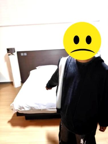 “离谱！”10月24日报道，云南昆明，一男子花900多，与一名女子进行不正当交易