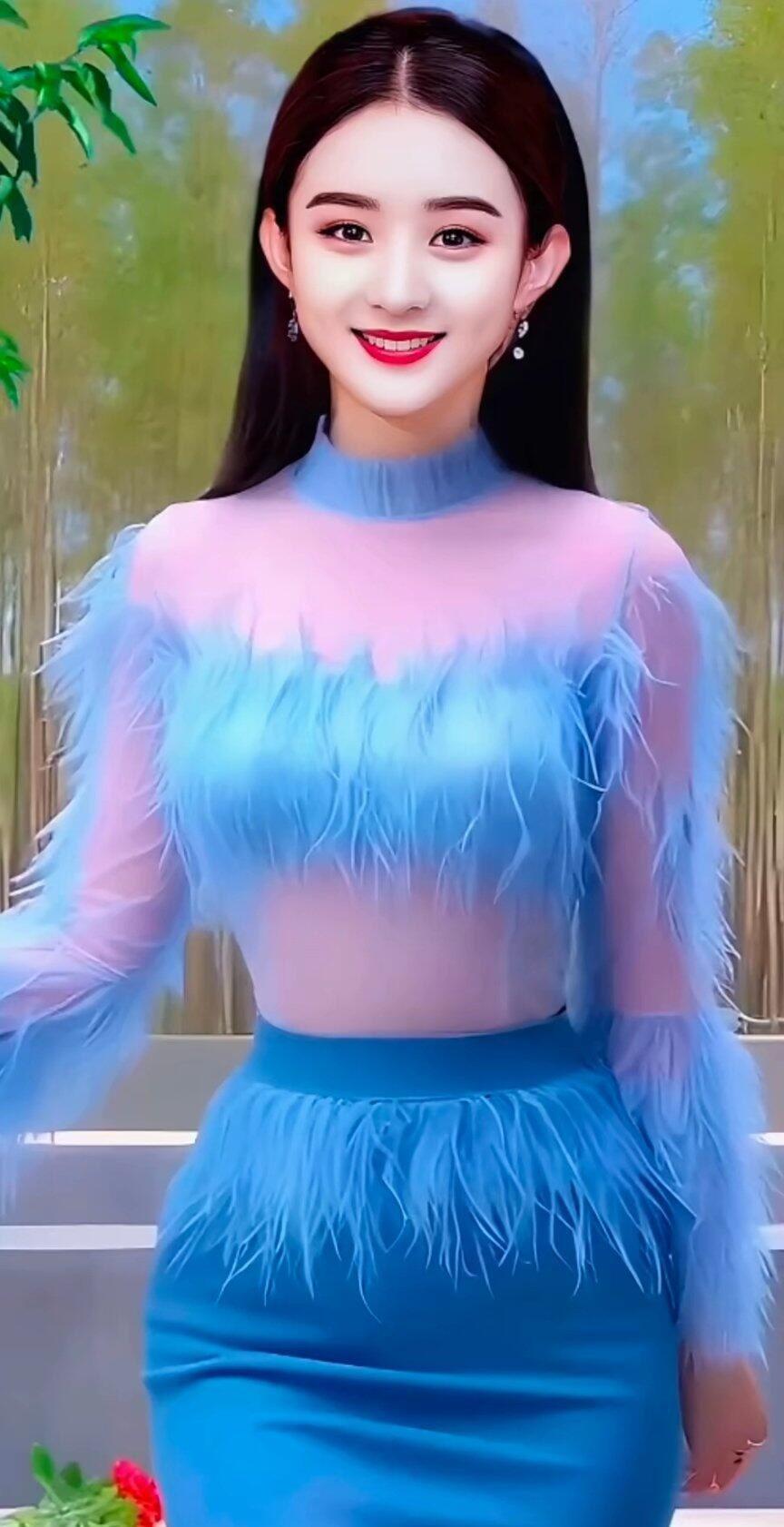 甜美少女风，粉色渐变羽毛上衣，优雅气质满满！💕✨