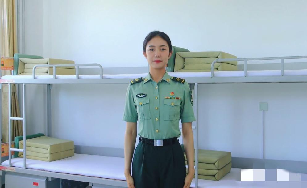 徐晨雁，女，汉族，2002年生，浙江绍兴人，2020年9月入伍，中共党员，现任中