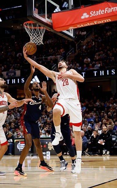 前火箭球员帕森斯在《Run It Back》节目中谈到了火箭球星申京表示：“我不