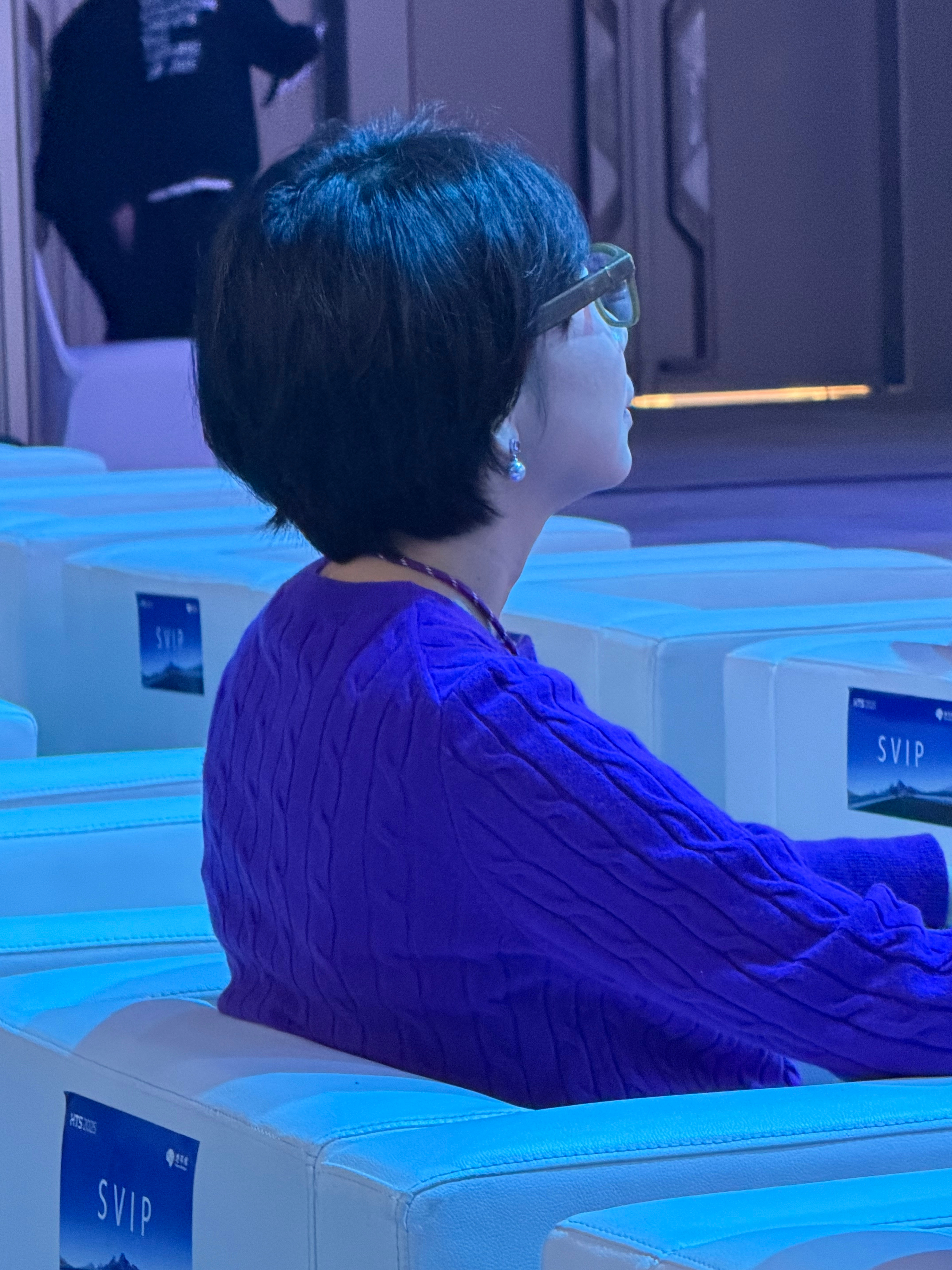 会场抓到拍美丽的韩老师