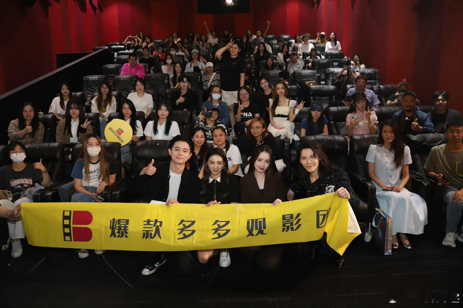 #电影门前宝地北京首映礼#《门前宝地》作为一部武打片，不仅在动作设计上表现出色，