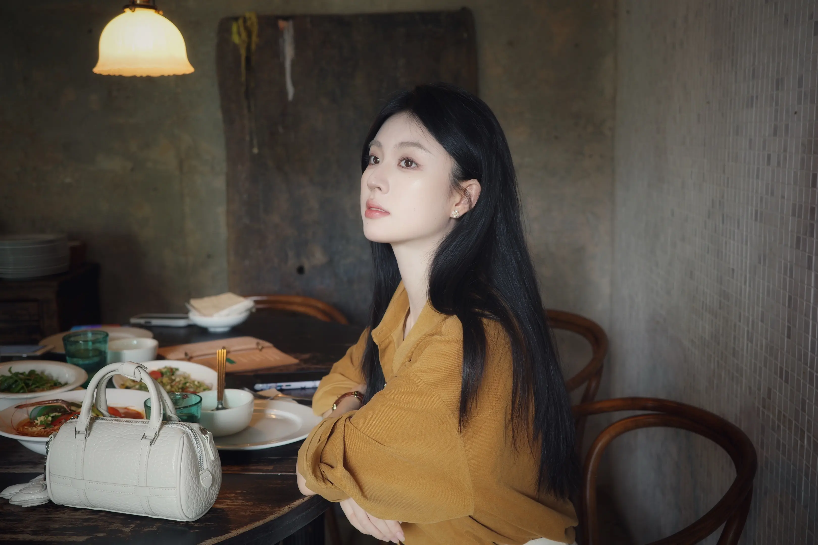 用天真换一根烟的光阴。