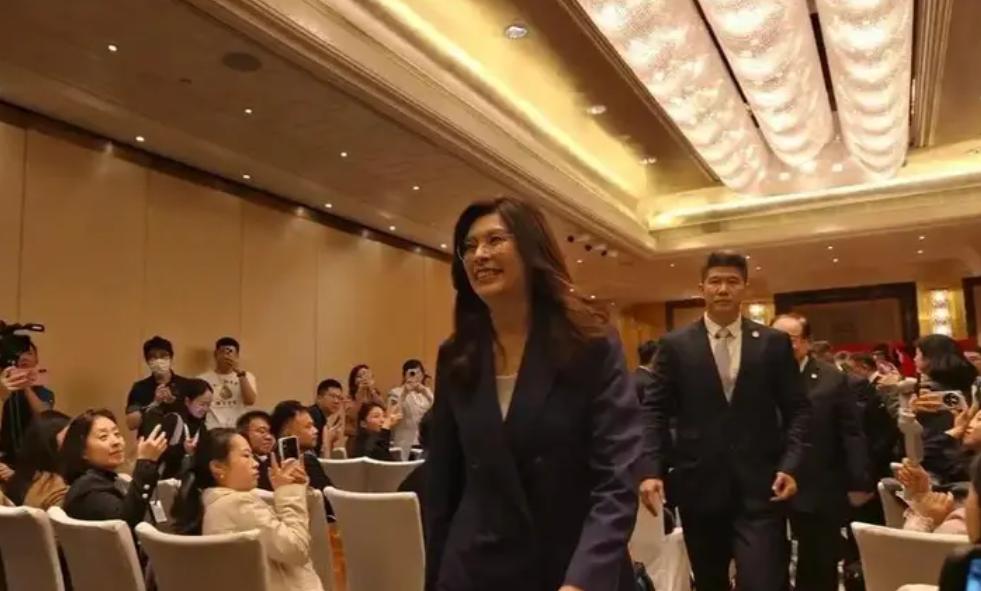 风向出现明显转变，国民党不再回避统一议题，两份重磅提案正式提交
常关注台海局势的